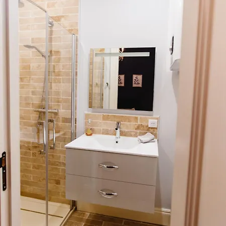 Saint Andre - Elegant, And Quiet Apartmán